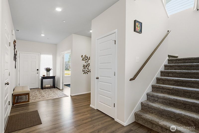5th image of 937 14th Avenue