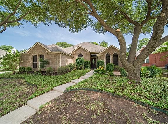 2nd image of 909 Chapel Dr