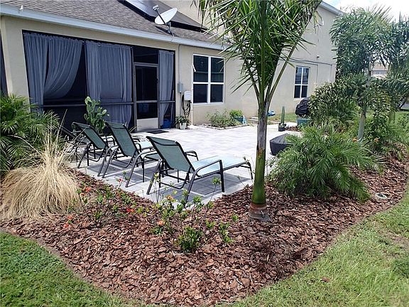 4th image of 1376 Oakcrest Ct