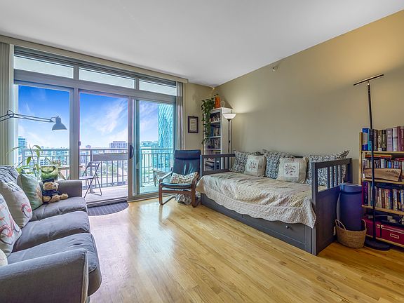 3rd image of 125 S Jefferson St #1510