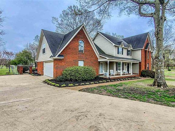 3rd image of 3830 Meadow Creek Dr