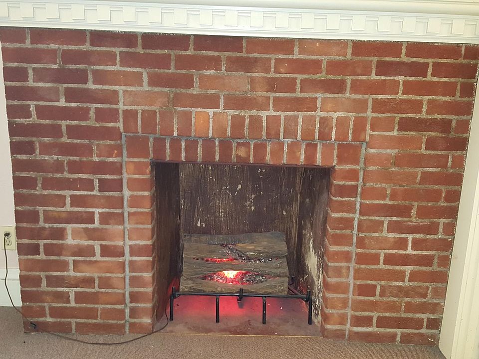 Fireplace w lighted log ambiance w mantle