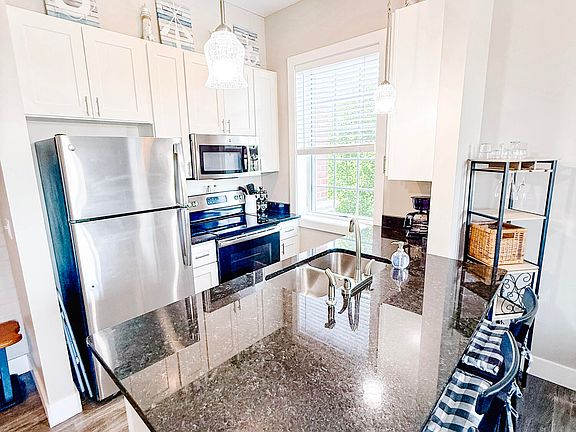 4th image of 80 Washington St #7
