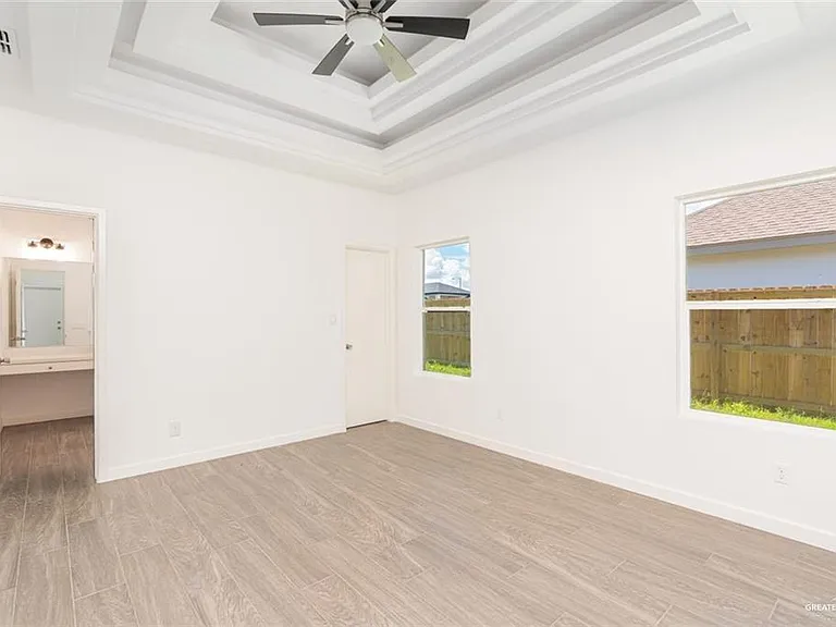 529 Country Club Dr — Photo 8