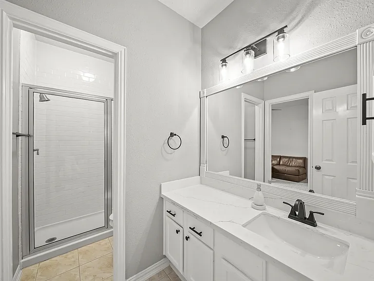 4703 Oxbow Cir W — Photo 34