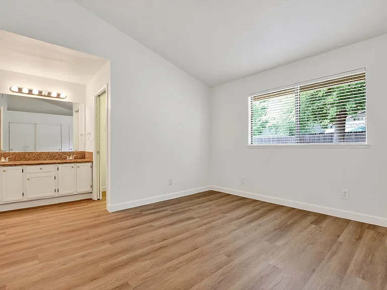5213 Laguna Park Dr — Photo 20