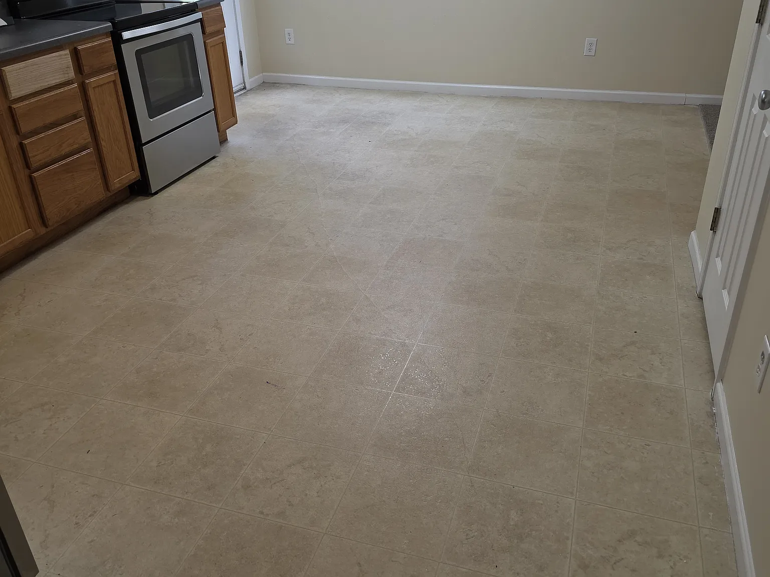 3 bed, 2.5 bath, 1300 sqft, $1,600 — Photo 4