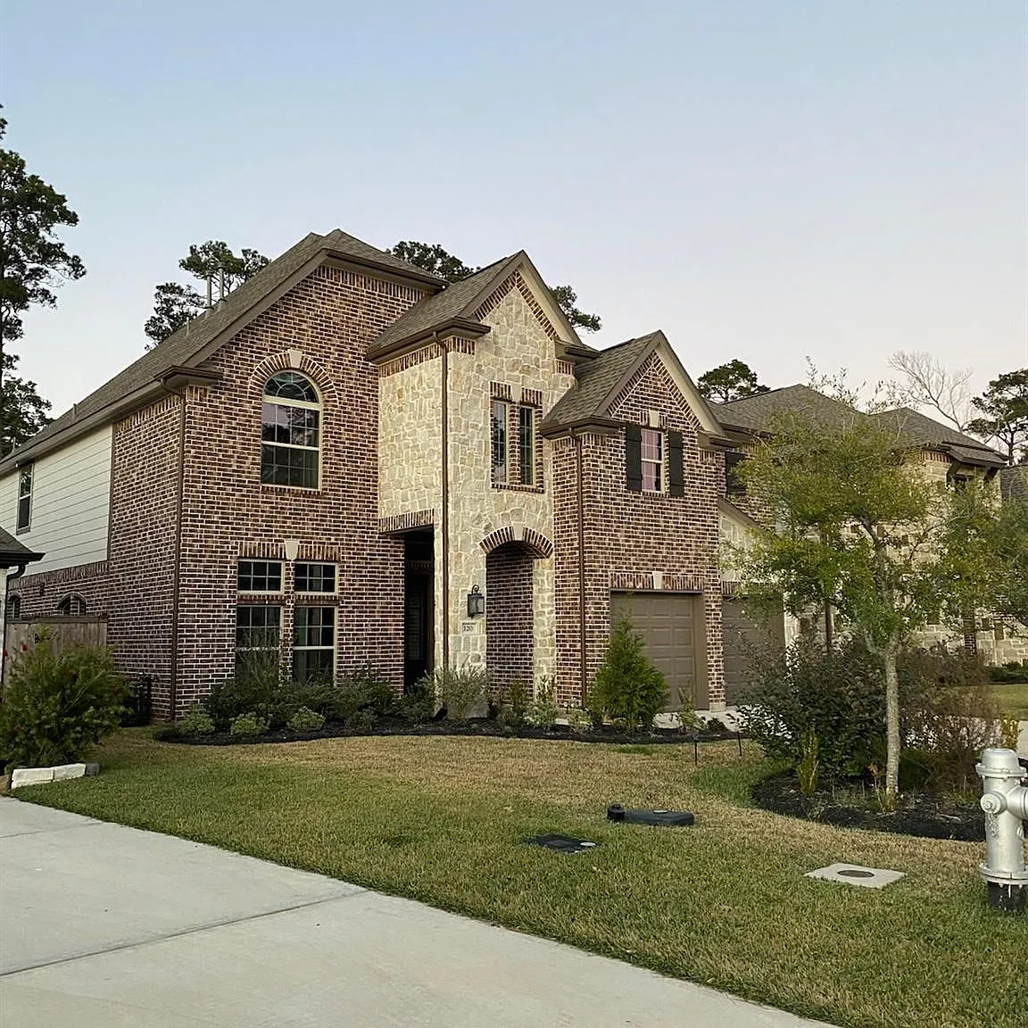 4 bed, 3.5 bath, 3010 sqft, $3,499 — Photo 2