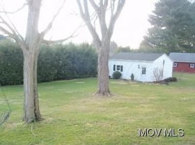 3rd image of 301 Chamberlain Dr
