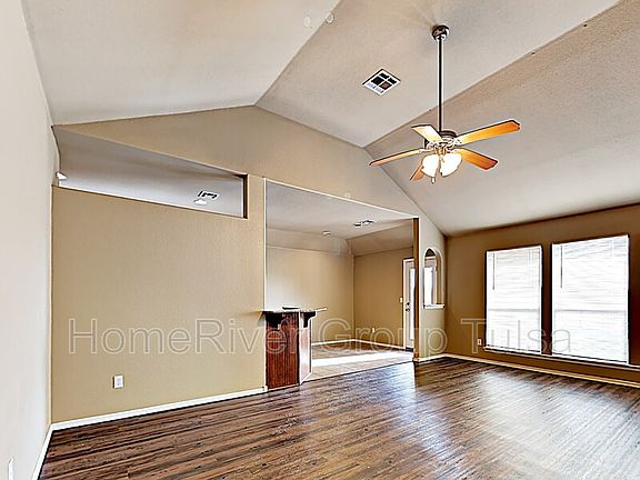 3rd image of 10108 N 114th East Ave