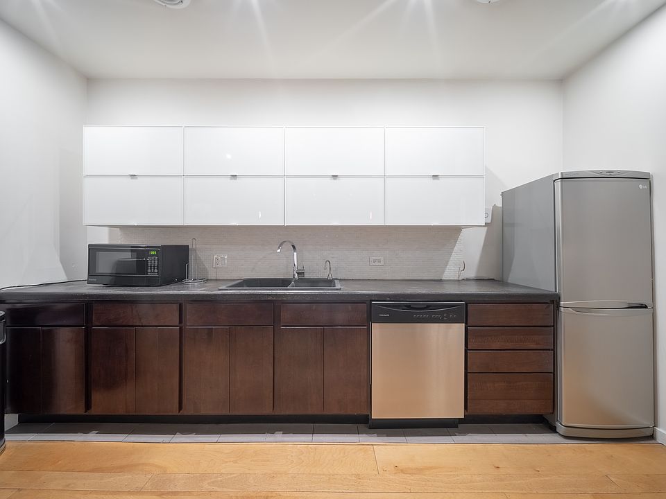1st image of 321 S Jefferson St Floor 2