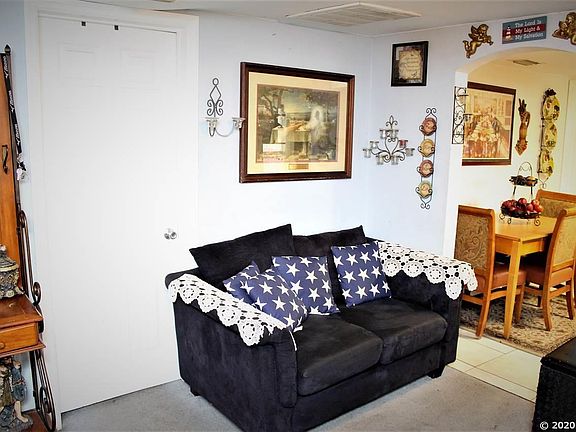 4th image of 1622 NE 5th Pl