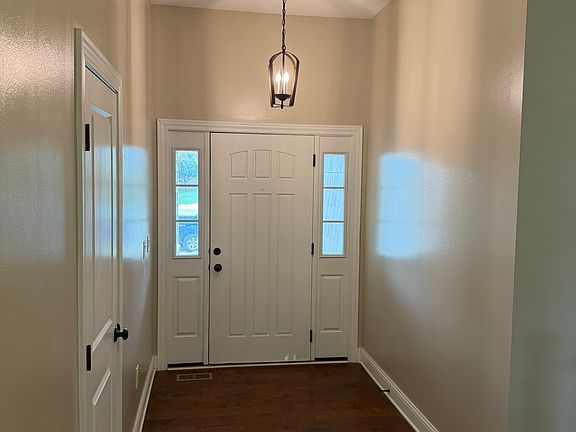 5th image of 17 Greystone Ct