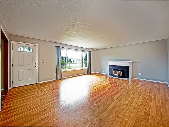 2nd image of 4536 Yakima Ave