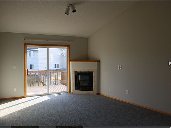 5th image of 451 Meadow Ln