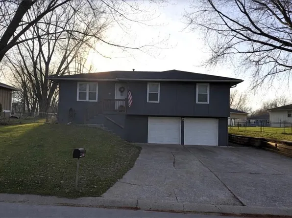 1502 SE Royal St, Oak Grove, MO 64075