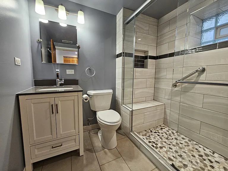1140 W Barry Ave #1 — Photo 12