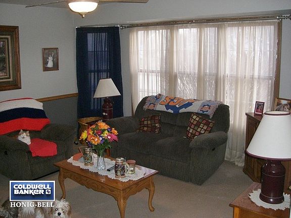 3rd image of 711 Cottonwood Cir