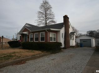 105 Herbert Ave, Carmi, IL 62821