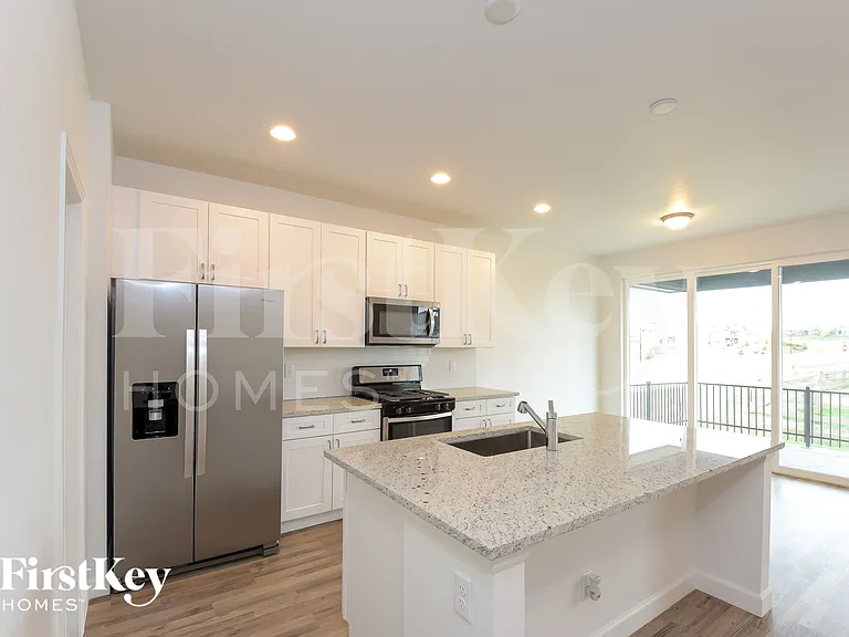 496 Kansas Ave — Photo 6