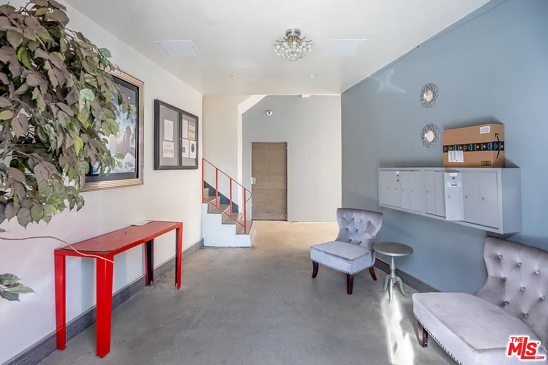 Building Photo - 5831 Carlton Way #6