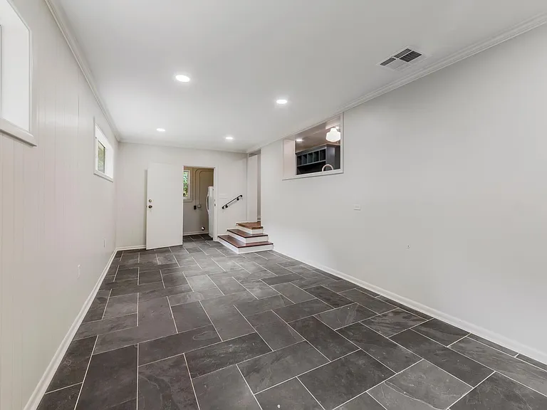 900 Oaklawn Ave — Photo 7