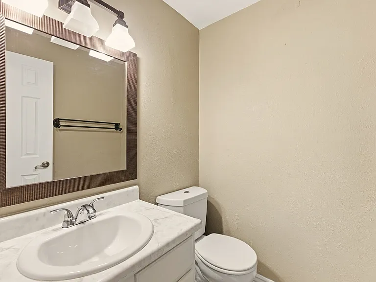 234 W Rockrimmon Blvd #D — Photo 11
