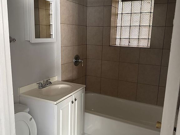 3rd image of 6619 S Greenwood Ave APT 1B