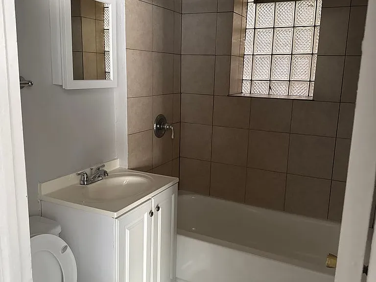 SPACIOUS 2 BEDROOM APARTMENTS AVAILABLE — Photo 41