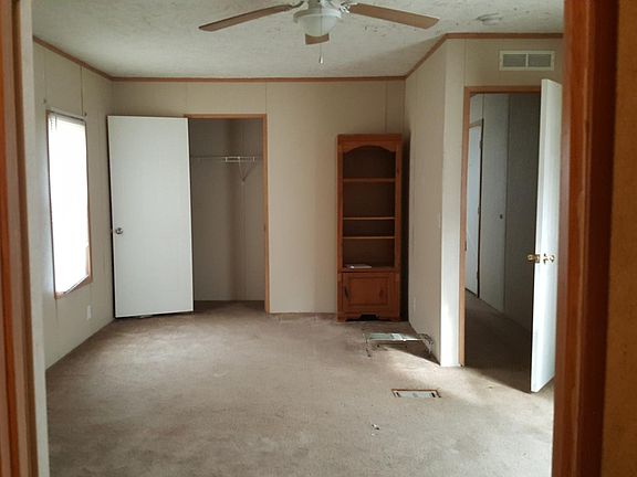 3rd image of 18 Judy Dr