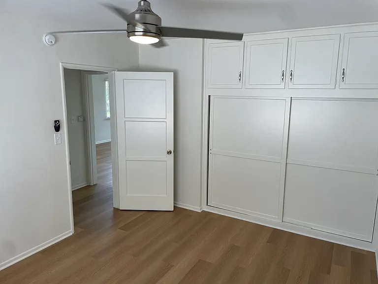 3187 S Barrington Ave — Photo 7