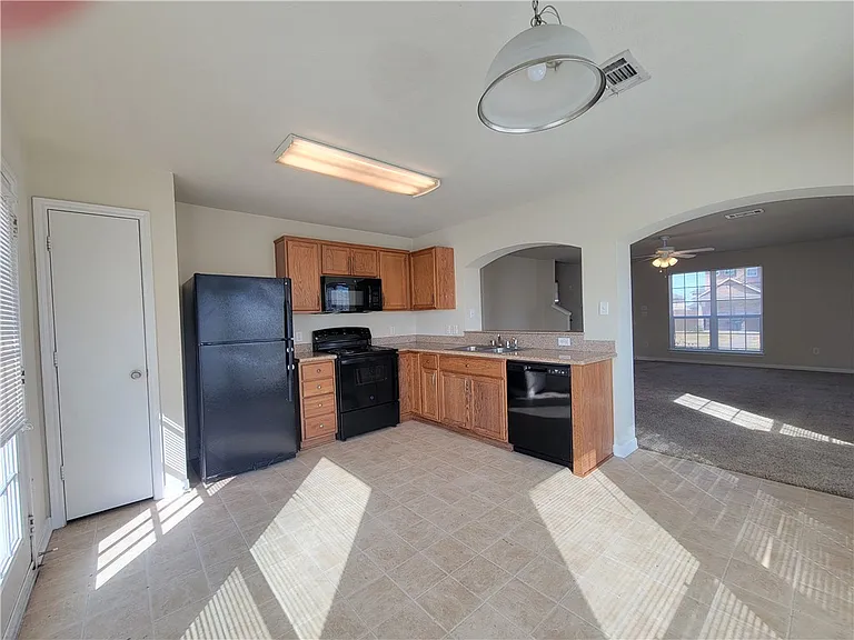 4140 McFarland Dr — Photo 4