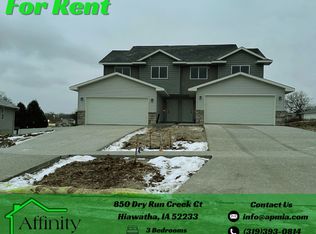 850 Dry Run Creek Ct, Hiawatha, IA 52233