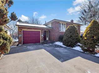 17 Majestic Ct, Brantford, ON N3P 1N2