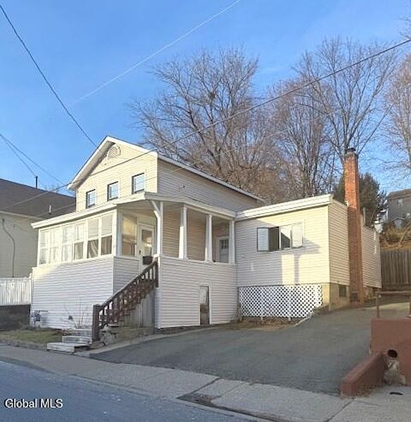 3rd image of 42 Warsaw Avenue