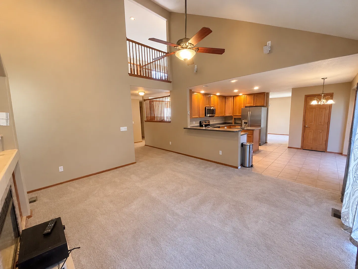 5 bed, 3823 sqft, $3,300 — Photo 4