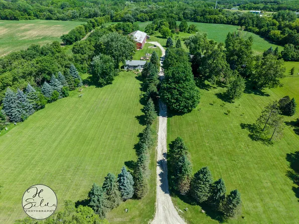 18918 Bunker Hill Rd, Woodstock, IL 60098