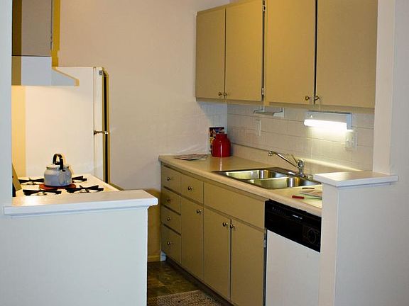 3rd image of 8160 Flintstone Trl APT 304