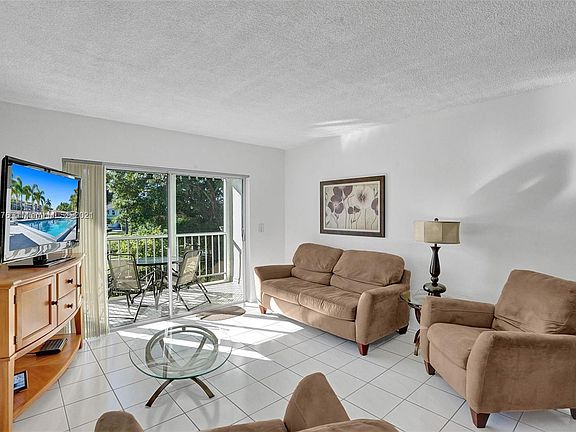 5th image of 1201 S Hillcrest Ct #209
