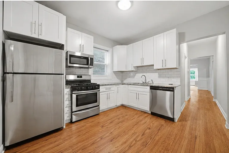 Building Photo - 5039 W Cullom Ave #1