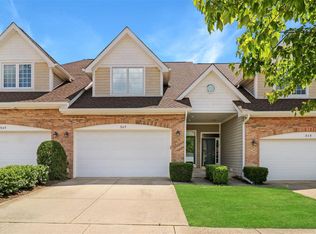 307 Cimarron Rd E, Lombard, IL 60148