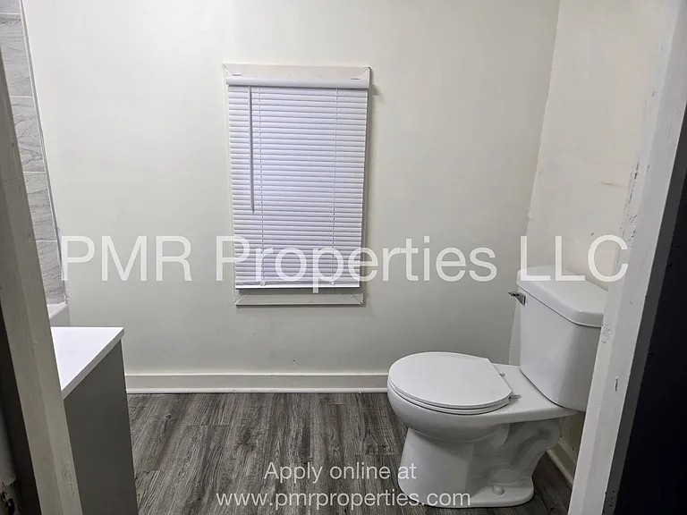 828 Avenue B — Photo 10