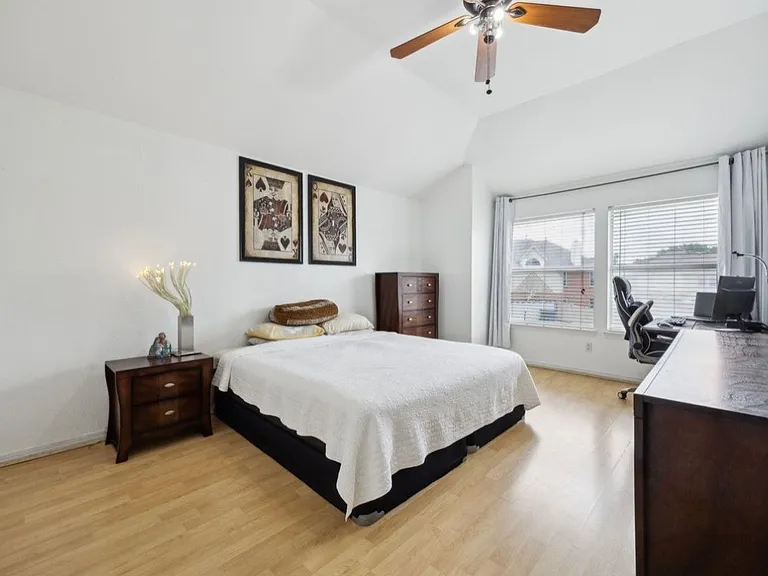 2128 Regency Dr — Photo 8
