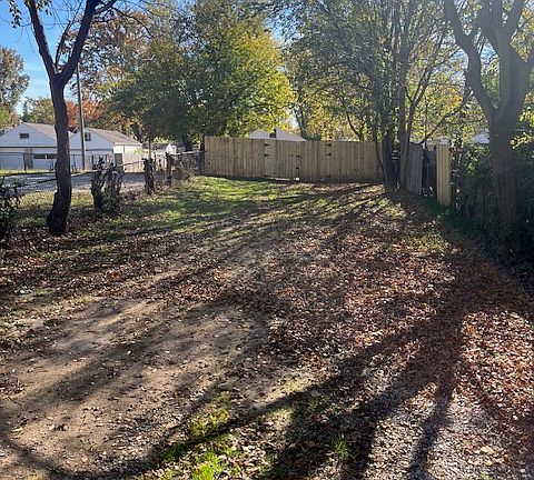 5th image of 1540 Berry Blvd