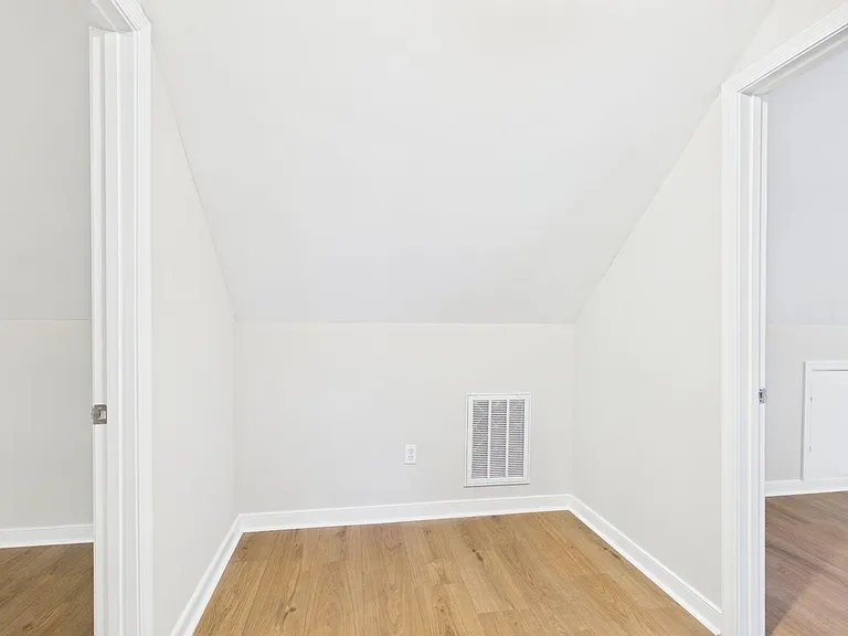 2313 National St — Photo 37