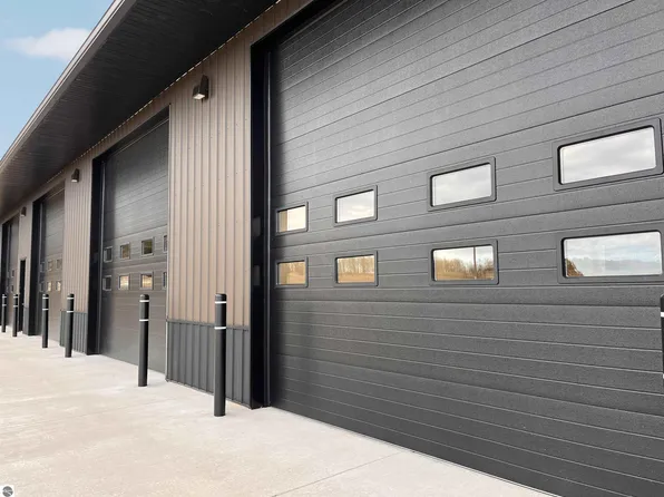 7449 Weeman Rd, Bellaire, MI 49615