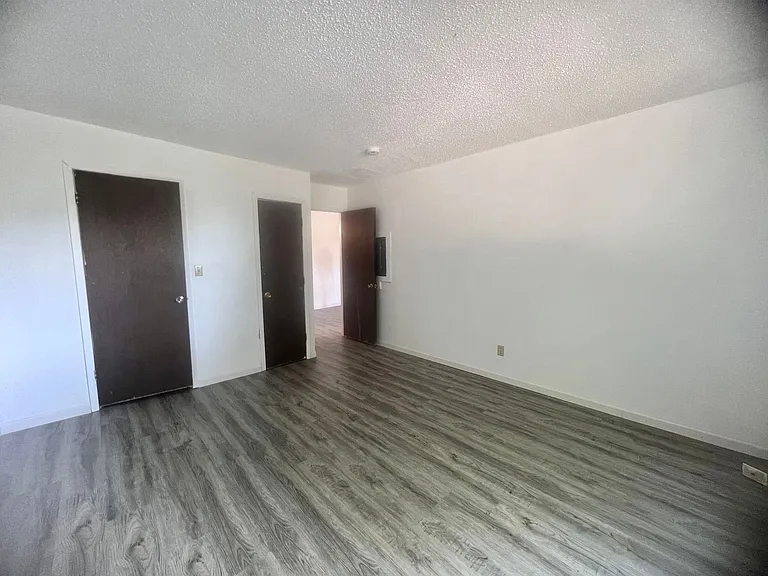 2134 E Locust St — Photo 6
