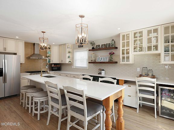 4th image of 1500 Hyacinth Place