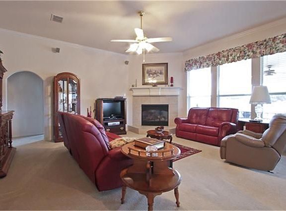 4th image of 4310 Lauren Ln
