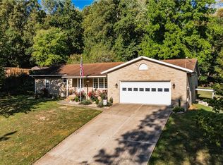 85 Chris St, Belpre, OH 45714